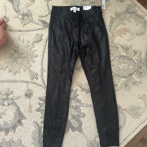 Old Navy black shiny leggings size M